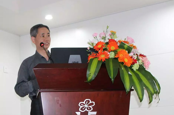 颜建华教授.jpg 颜建华教授.jpg